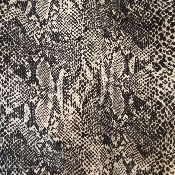 Michael Michael Kors Reptile Print Pencil Skirt. - Picture 6 of 11